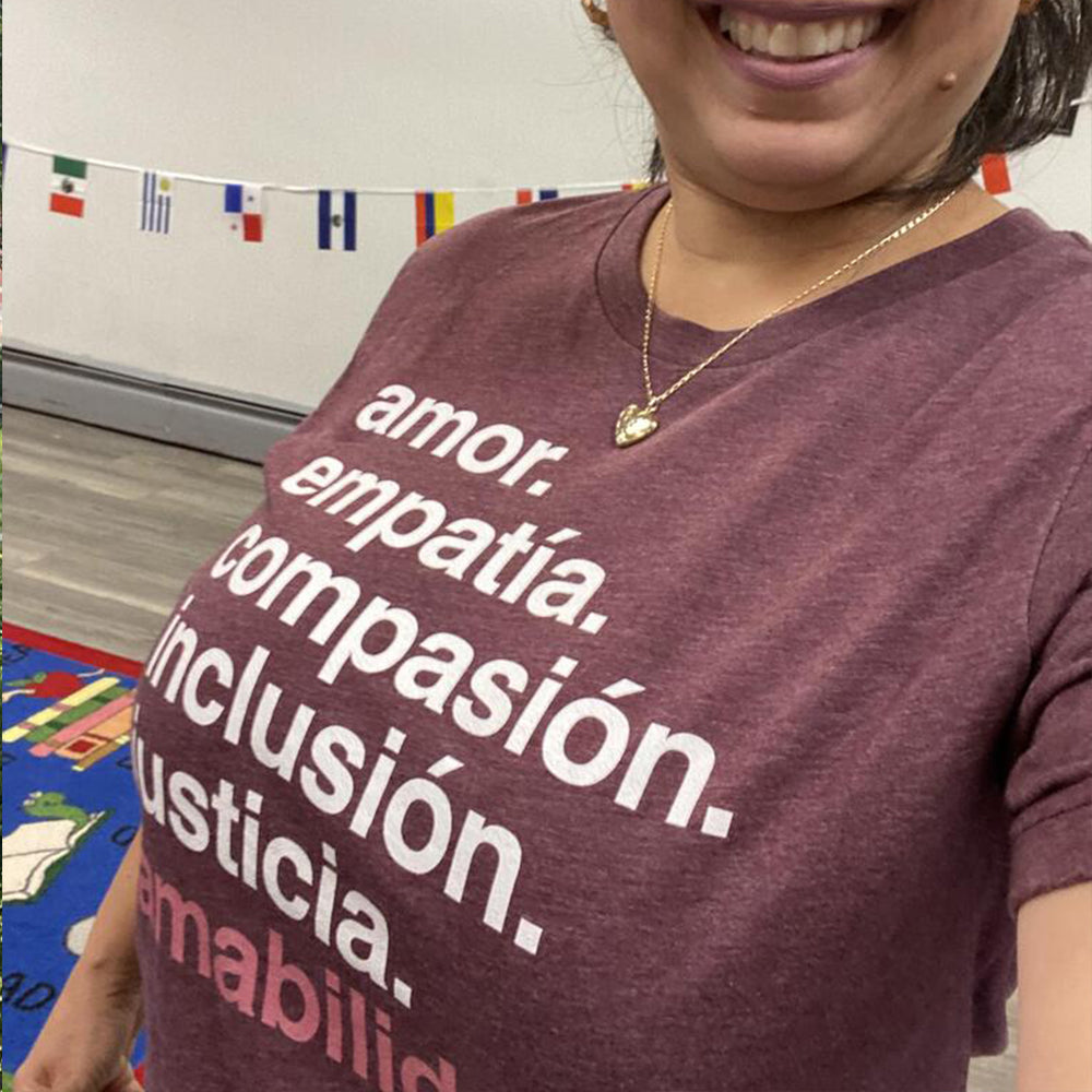 'Kindness is' en Español Classic Tee
